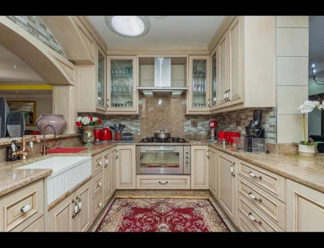 6 BEDROOM HOUSE FOR SALE IN LAMBTON